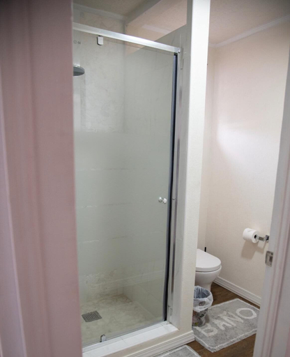 Bathroom 2, Anrym Apartments MUP - by Zenbreak