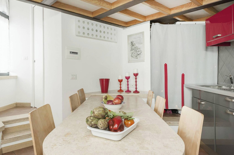 Dining room 4, Captivating Loft in Prime Location Near Colosseum, Rome