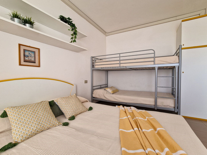 Room 5, One Bedroom Flat in a Residence With Pool, Venezia