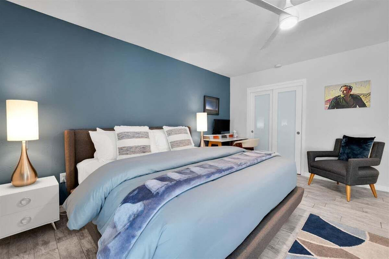 Room 2, The Marlon Blando Blends Modern Comfort With a Laid-back Atmosphere, Riverside