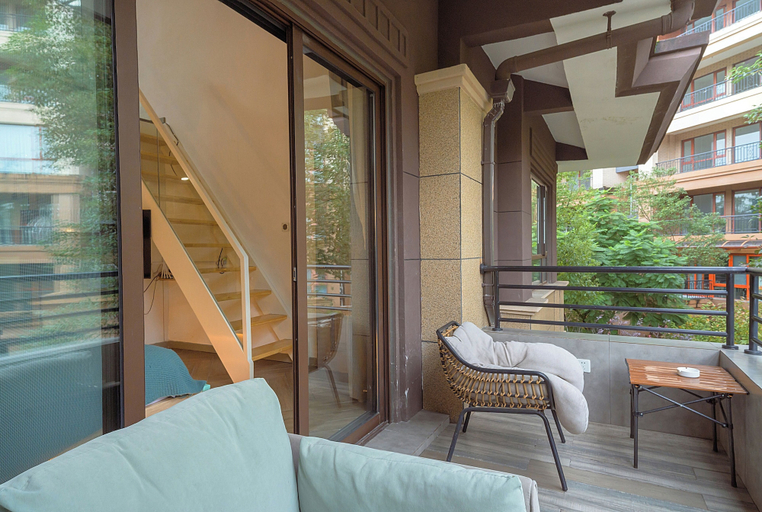 Balcony 4, Room-heinemann Hotel Loft Suite With two, Leshan