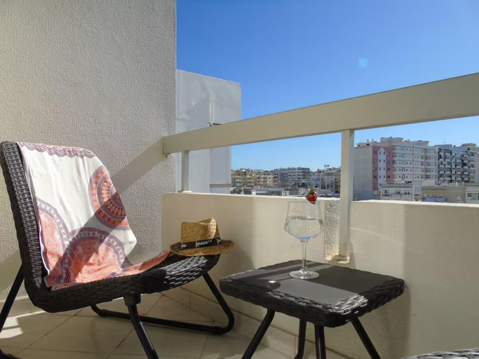 Property grounds, 2 bed - Sleeps 4 - Balcony - City Centre, Faro