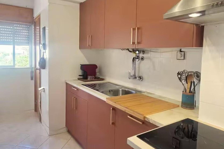 Private kitchen, 2 bed - Sleeps 4 - Balcony - City Centre, Faro