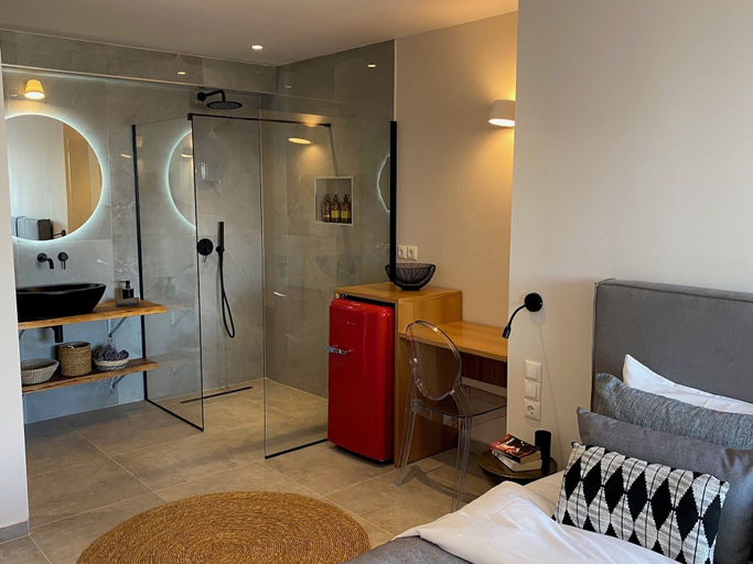 Bathroom 3, Room-luxury Suite With a Queens Double b, Thessaly