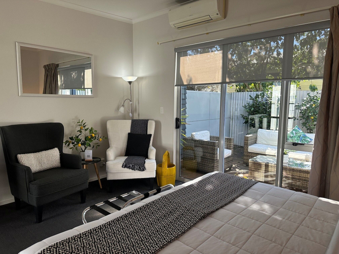 Living area, Two Tree Motel & Lodge, Marlborough