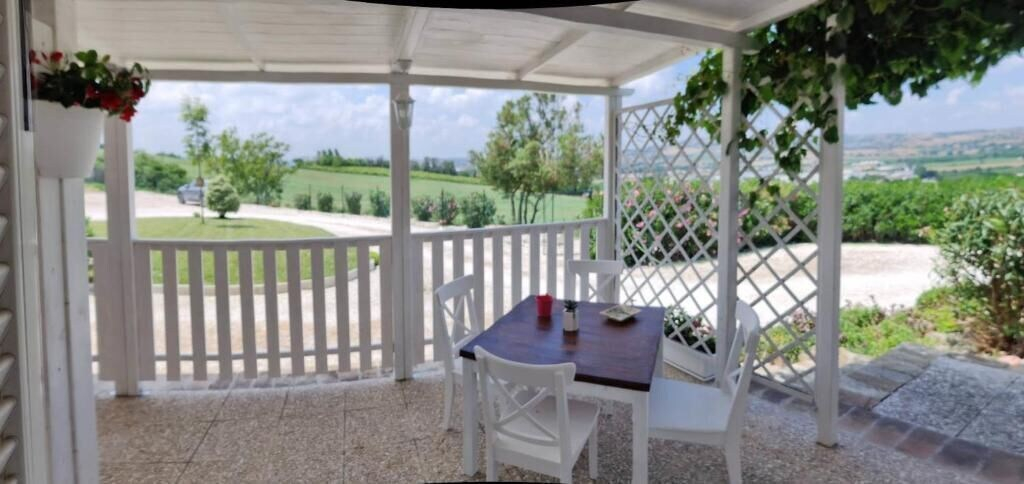Outdoor dining, Joka B&B, Macerata