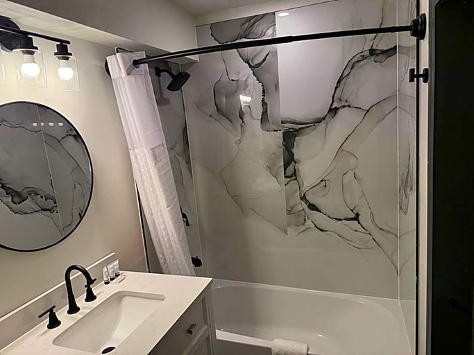Bathroom 4, Econo Lodge Albany, Dougherty