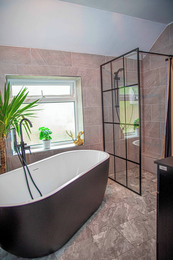 Bathroom 3, Home in Manchester Near Etihad Stadium - Parking, Tameside