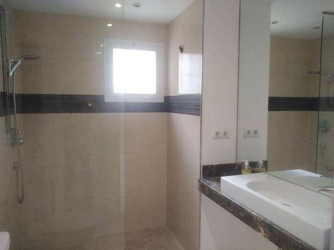 Bathroom, 2 Bed Gf Apt Near Puerto Banus, Málaga