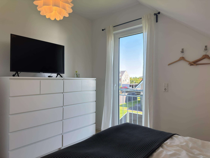 Room 3, Moderne Ferienwohnung mit Sauna & Terrasse, Wesermarsch