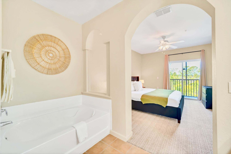 Interior 5, Upstay: Condo w Pool, Sauna for 6 Guests, Orange