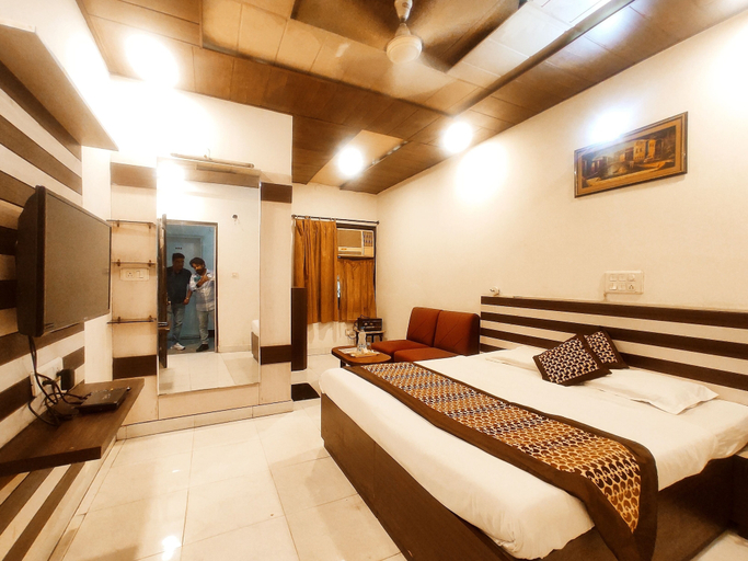Room 5, THE SURYA PRIME Near AC Market, Ludhiana