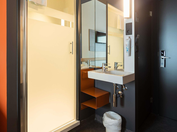 Bathroom 4, ibis budget Logroño Centro, La Rioja