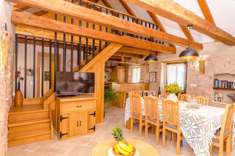 Primary image, House Bilusic, Jelsa