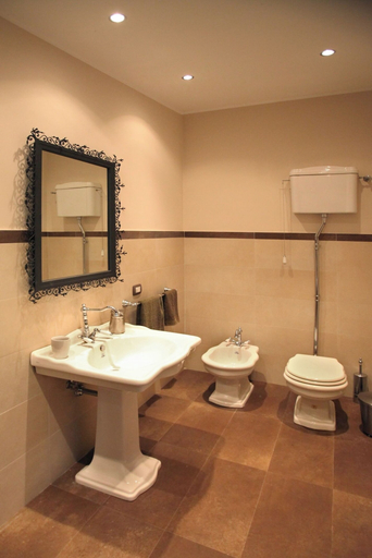 Bathroom 3, The Garden in the City Center, Catania