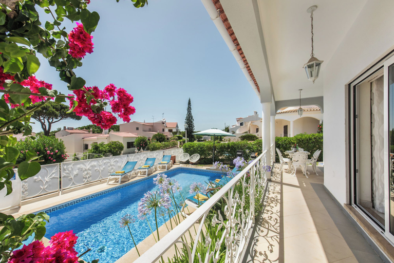 Garden 3, Charming Villa With Private Pool in Vibrant Vilamoura, Free AC and Wifi, Loulé