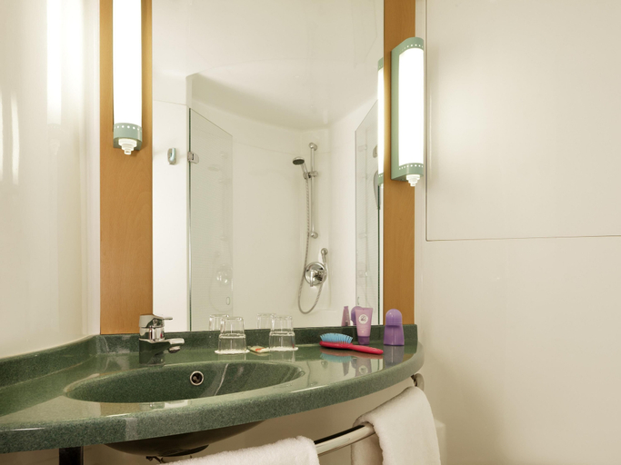Bathroom 4, ibis Milano Malpensa Aeroporto, Varese