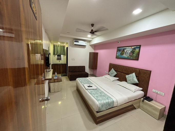 Room 4, HOTEL VIVANTA, Ahmadabad