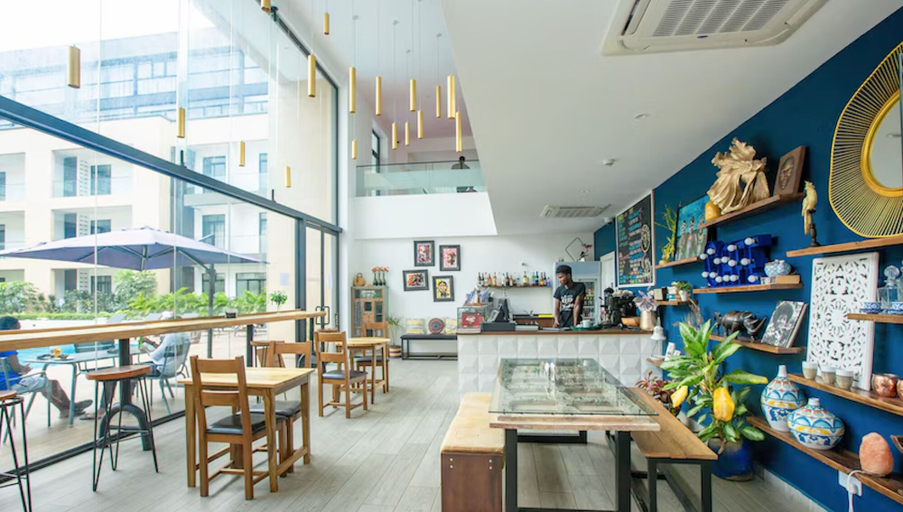 Dining, Red Apple Haven, Accra