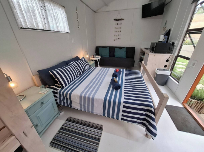 Room 2, Petite Cottage Plett, Eden