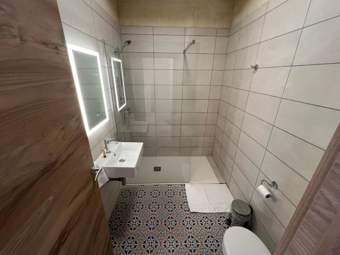 Bathroom 2, Dar Leli Farmhouse Xaghra