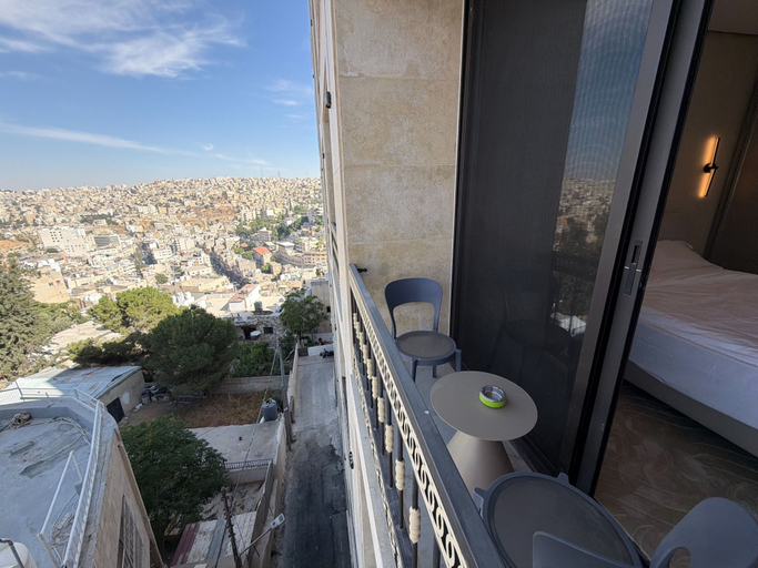 Balcony 2, 401 Tara-jre Jabal Al Lweibdeh With Stunning View, Wadi Essier