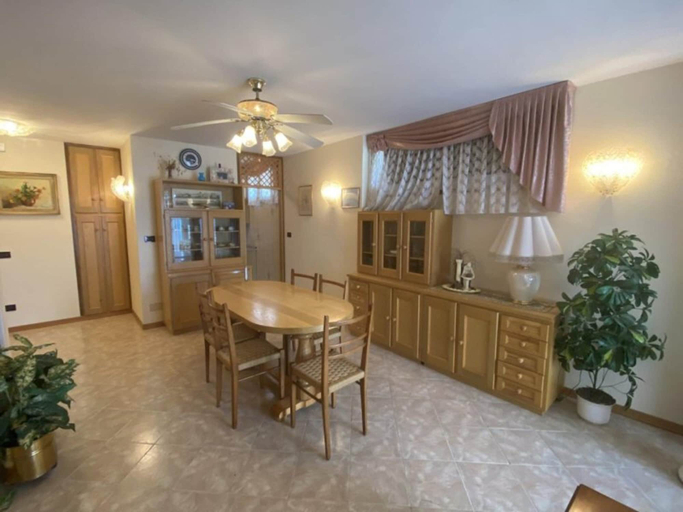 Dining room 3, Beachside Comfort in a Great Location, Venezia