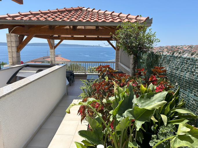 Garden, Heated Infinity Pool, Family Apartment With Panoramic sea View a1, Trogir