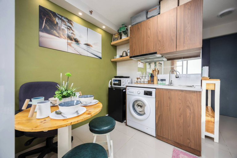 Laundry 4, Cozy Wood-Cabin Studio with Balcony  Warm Lighting, Lapu-Lapu City
