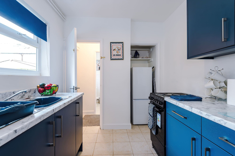 Room 5, Great 3-bed Home Perfect for Work Contractors, Cheshire West and Chester