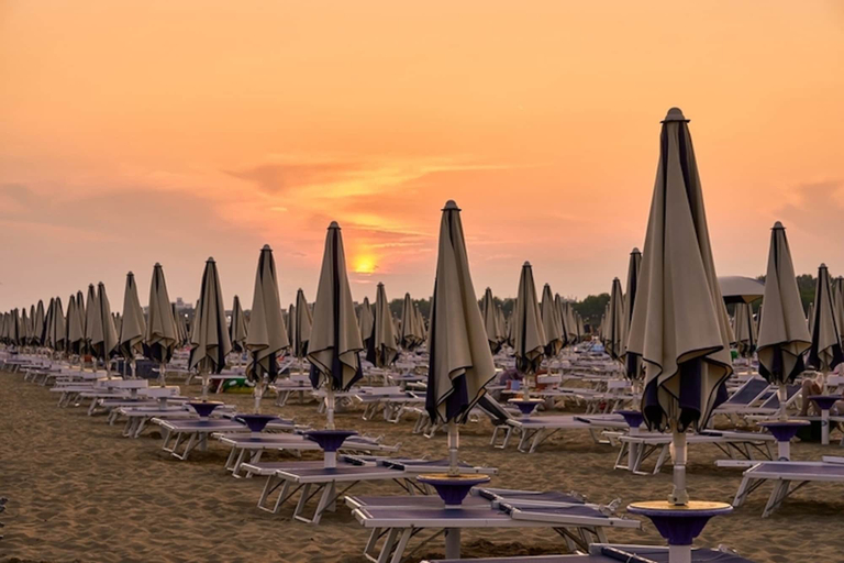 Outdoor banquet area, Beachside Getaway in Bibione, Venezia