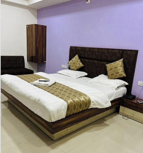 Room 2, HOTEL VIVANTA, Ahmadabad
