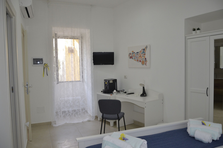 Bedroom 2, ELORO - Guest Houses, Syracuse