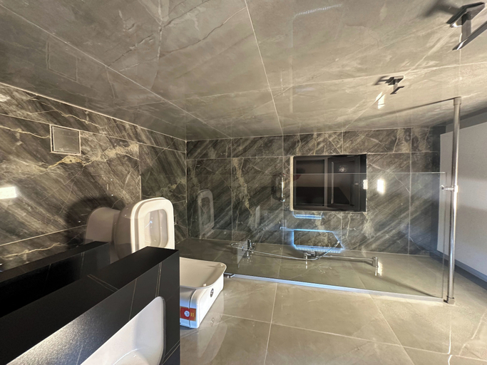 Bathroom 2, 208 Al-najeh JRE Apartments For Rent ave, Amman