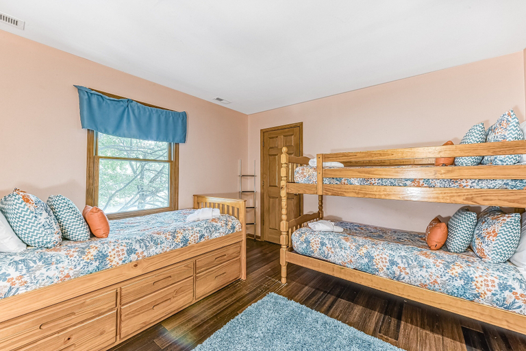 Room 3, Lakefront Retreat With Dock, Private Hot Tub, Central AC, and Private Beach, Spotsylvania