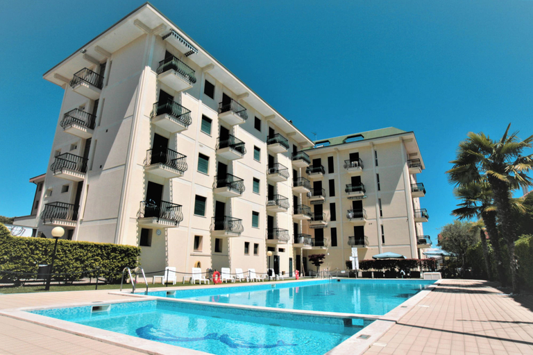 Pool 3, Apartment With Balcony and Pool Access, Venezia
