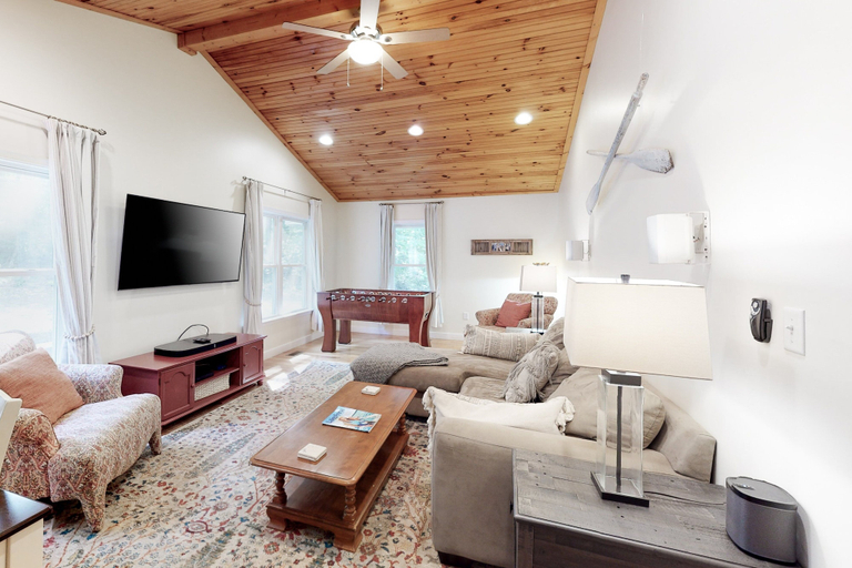 Interior, Lakefront Home With Granite Counters, Fireplace, Lake Views, & Dock, Louisa