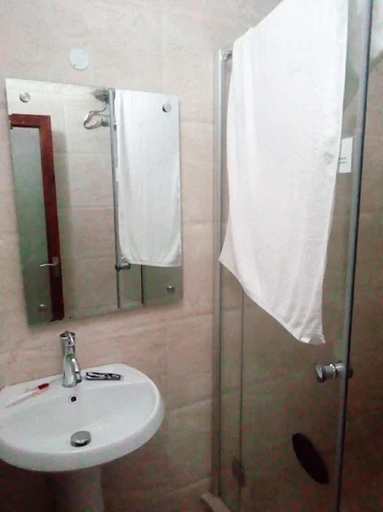 Bathroom, Dyke Suites And Apartments, AbujaMun