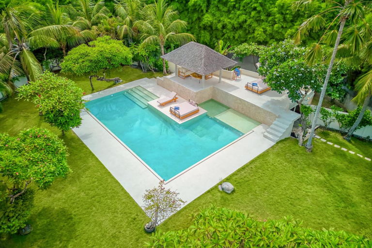 Sport & Beauty 2, Spacious 2 Villas combined, 9 bedrooms, 2 pools, Badung
