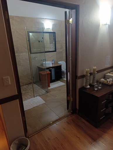 Bathroom 5, Room-crown Ivory B&B King's Chambers, City of Tshwane