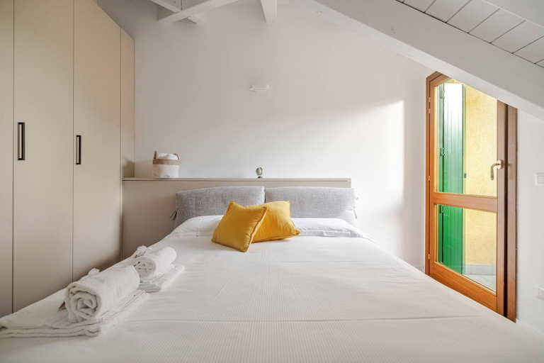 Room 3, Modern Flat 2 Near the Swiss Border in Viggiù, Varese