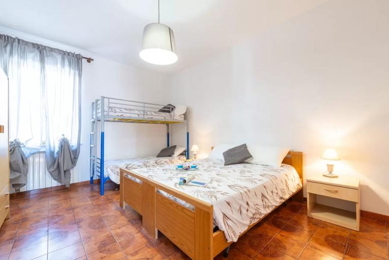 Others 4, Large seaside apartment with patio, Sassari