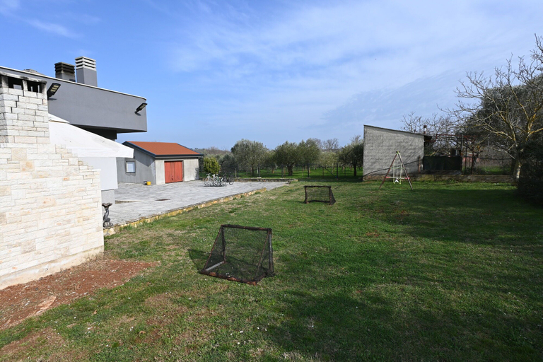 Courtyard 2, House Ivana, Pula