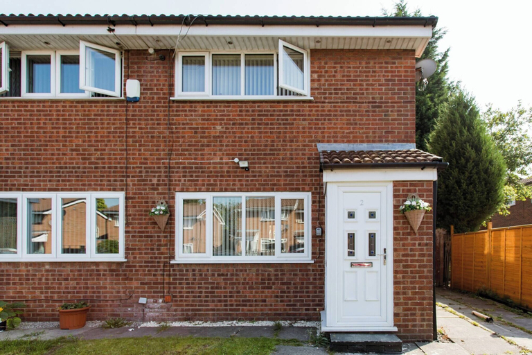 Exterior detail, 2 Bedroom Holiday Home Eith 3 Beds & Sofa Bed Near Manchester City Stadium, Tameside