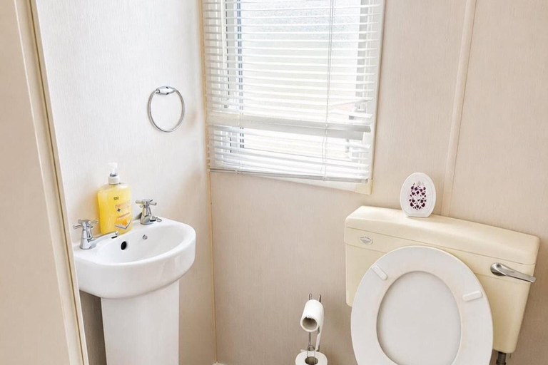 Bathroom 4, 3 Bed Caravan - Sleeps 8 - Free Parking, Lincolnshire
