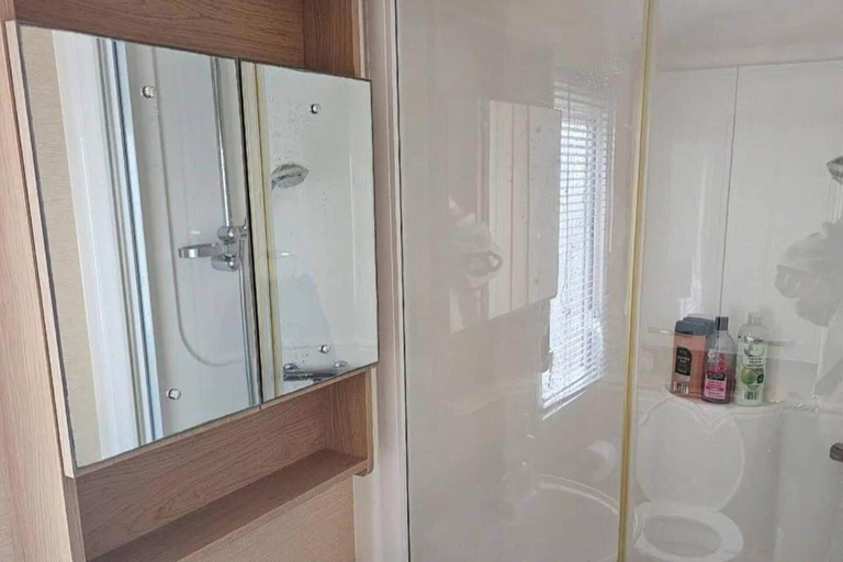 Bathroom 5, 2-bed Caravan - Sleeps 6 - Pets - Beach Access, Lincolnshire