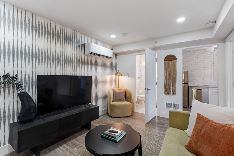 Living area, State Street, Davidson