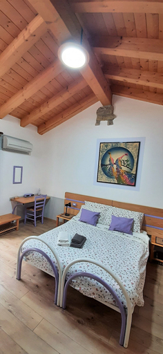 Room 3, Room-romantic Eco-lodge in the Heart of, Trieste
