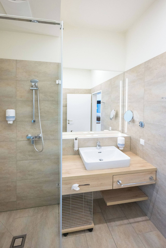 Bathroom 4, Suite With Character I Graz-süd for 2 24-7 Check-in, Graz