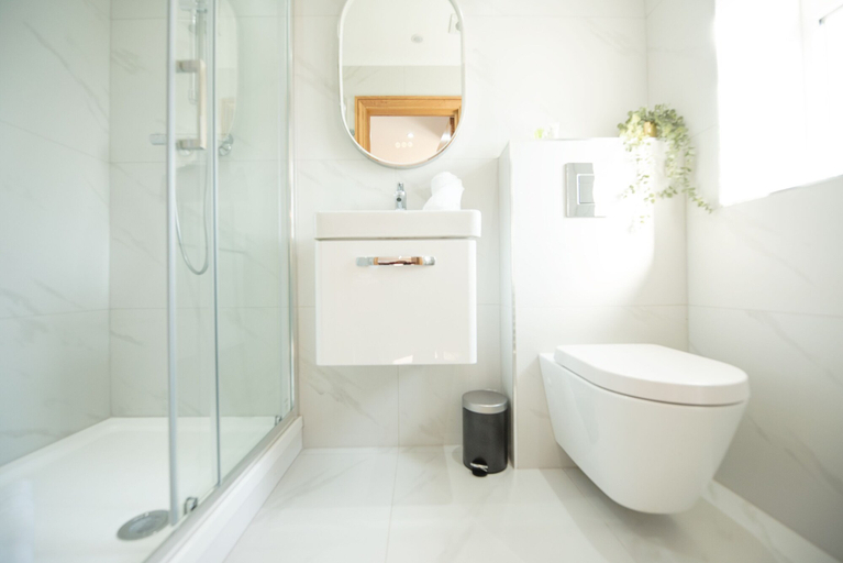 Bathroom 4, Hazel Lodge, Wokingham